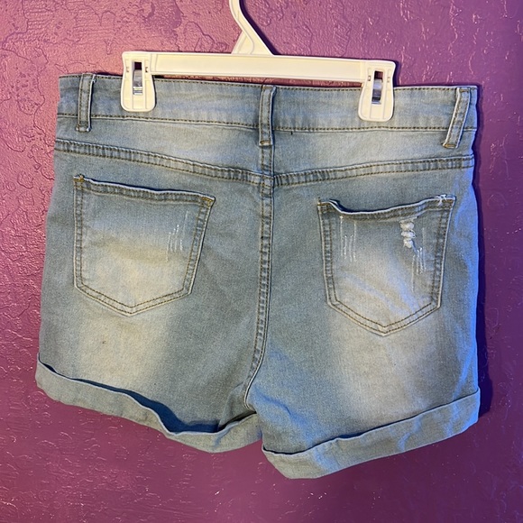 light blue rolled hem ripped denim shorts - Picture 2 of 3